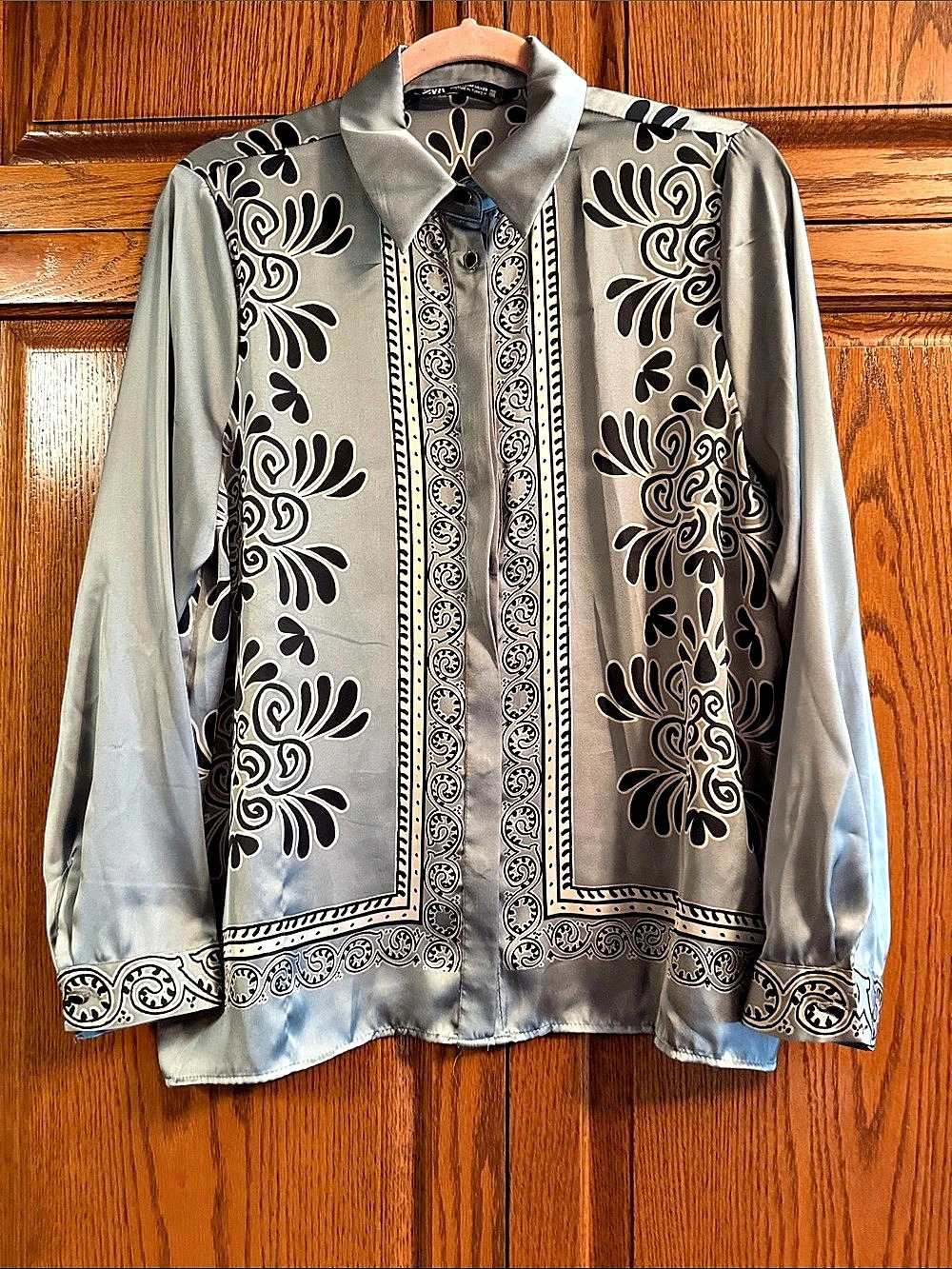 Zara Paisley Button Down in Gray & Black Medium Like New